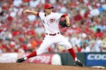 CINCINNATI, OH - JULY 30:  Mike Leake #44 of the Cincinnati Reds throws a pitch during the game against the San Francisco Giants at Great American Ball Park on July 30, 2011 in Cincinnati, Ohio.  (Photo by Andy Lyons/Getty Images)