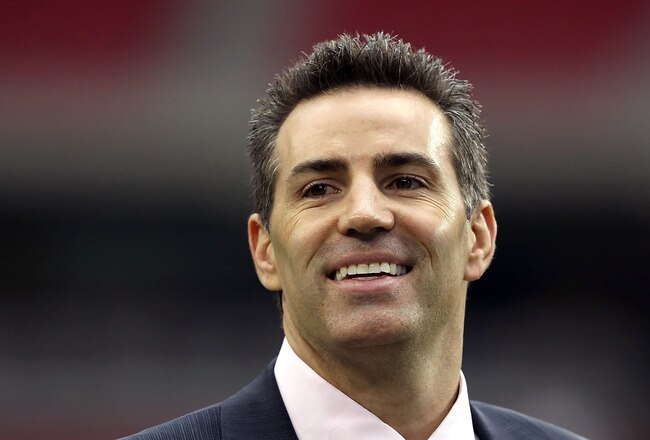 GLENDALE, AZ - OCTOBER 10:  Former Arizona Cardinals quarterback Kurt Warner walks on the field prior to the NFL game against the New Orleans Saints at the University of Phoenix Stadium on October 10, 2010 in Glendale, Arizona.  (Photo by Christian Petersen/Getty Images)