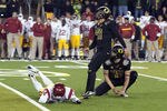 EUGENE, OR - NOVEMBER 19: Kicker Alejandro Maldonado #41 and holder Jackson Rice #49 of the Oregon Ducks look up at the path of Maldanado's game-tying field goal attempt in the final seconds of the game against the USC Trojans at Autzen Stadium on November 19, 2011 in Eugene, Oregon. Maldonado missed the attempt as USC won the game 38-35. (Photo by Steve Dykes/Getty Images)