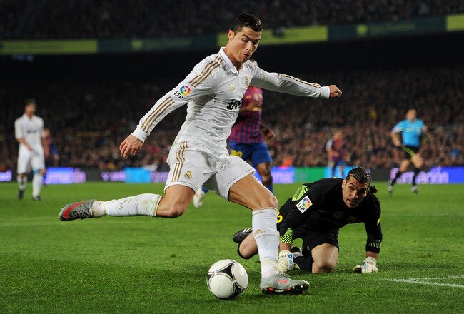 BARCELONA, SPAIN - JANUARY 25: Cristiano Ronaldo (L) of Real Madrid scores past Jose Pinto of FC Barcelona during the Copa del Rey quarter final second leg match between Barcelona and Real Madrid at Camp Nou stadium on January 25, 2012 in Barcelona, Spain.  (Photo by Jasper Juinen/Getty Images)