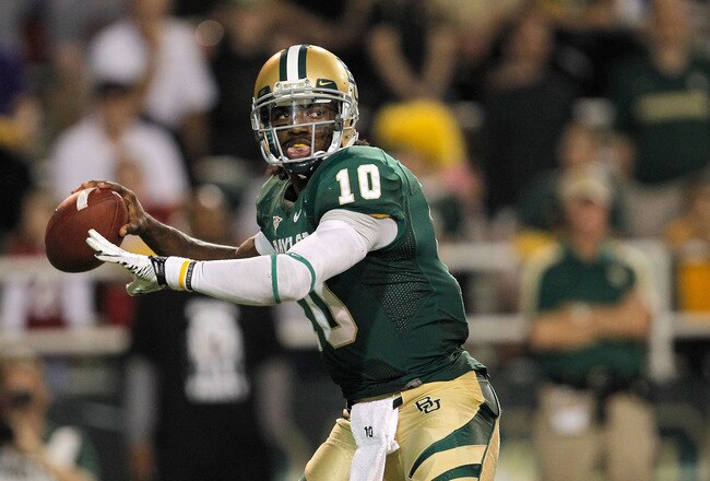 WACO, TX - NOVEMBER 19:  Robert Griffin III #10 of the Baylor Bears looks to pass during a game against the Oklahoma Sooners at Floyd Casey Stadium on November 19, 2011 in Waco, Texas. The Baylor Bears defeated the Oklahoma Sooners 45-38.  (Photo by Sarah Glenn/Getty Images)