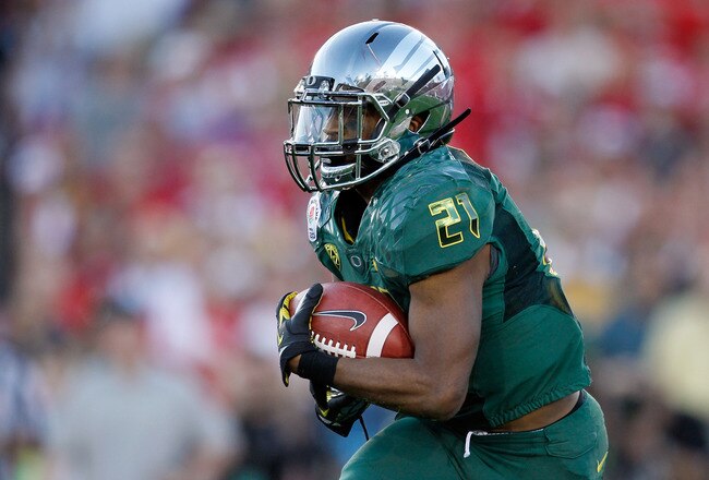 PASADENA, CA - JANUARY 02:  Running back LaMichael James #21 of the Oregon Ducks carries the ball during the second half against the Wisconsin Badgers at the 98th Rose Bowl Game on January 2, 2012 in Pasadena, California.  (Photo by Jeff Gross/Getty Images)