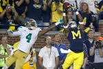 ANN ARBOR, MI - SEPTEMBER 10:  Jeremy Gallon #10 of the Michigan Wolverines catches a fourth quarter touchdown next to Gary Gray #4 of the Notre Dame Fighting Irish at Michigan Stadium on September 10, 2010 in Ann Arbor, Michigan. Michigan won the game 35-31. (Photo by Gregory Shamus/Getty Images)