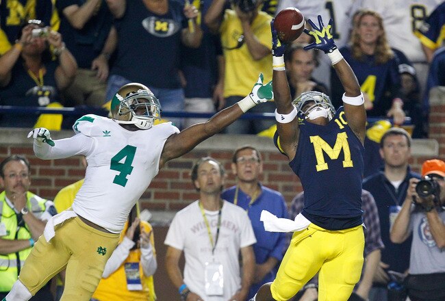 ANN ARBOR, MI - SEPTEMBER 10:  Jeremy Gallon #10 of the Michigan Wolverines catches a fourth quarter touchdown next to Gary Gray #4 of the Notre Dame Fighting Irish at Michigan Stadium on September 10, 2010 in Ann Arbor, Michigan. Michigan won the game 35-31. (Photo by Gregory Shamus/Getty Images)