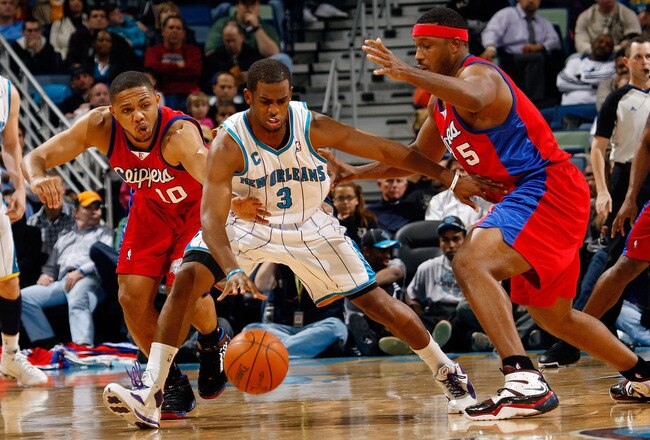 NEW ORLEANS - JANUARY 13:  Chris Paul #3 of the New Orleans Hornets fights to keep the ball away from Eric Gordon #12 and Craig Smith #5 of the Los Angeles Clippers at the New Orleans Arena on January 13, 2010 in New Orleans, Louisiana.  The Hornets defeated the Clippers 108-94.  NOTE TO USER: User expressly acknowledges and agrees that, by downloading and/or using this Photograph, User is consenting to the terms and conditions of the Getty Images License Agreement.  (Photo by Chris Graythen/Getty Images)