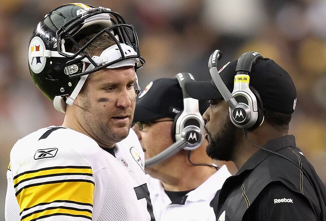 GLENDALE, AZ - OCTOBER 23:  Quarterback Ben Roethlisberger #7 of the Pittsburgh Steelers talks with head coach Mike Tomlin during the NFL game against the Arizona Cardinals at the University of Phoenix Stadium on October 23, 2011 in Glendale, Arizona. The Steelers defeated the Cardinals 32-20.  (Photo by Christian Petersen/Getty Images)
