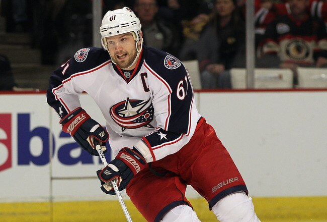 CHICAGO, IL - JANUARY 10:  Rick Nash #61 of the Columbus Blue Jackets controls the puck against the Chicago Blackhawks at the United Center on January 10, 2012 in Chicago, Illinois. The Blackhawks defeated the Blue Jackets 5-2.  (Photo by Jonathan Daniel/Getty Images)