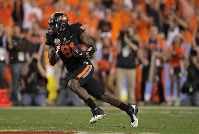 GLENDALE, AZ - JANUARY 02:  Justin Blackmon #81 of the Oklahoma State Cowboys catches a 67-yard touchdown reception in the second quarter against the Stanford Cardinal during the Tostitos Fiesta Bowl on January 2, 2012 at University of Phoenix Stadium in Glendale, Arizona.  (Photo by Doug Pensinger/Getty Images)