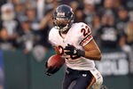 OAKLAND, CA - NOVEMBER 27:  Matt Forte #22 of the Chicago Bears in action against the Oakland Raiders at O.co Coliseum on November 27, 2011 in Oakland, California.  (Photo by Ezra Shaw/Getty Images)