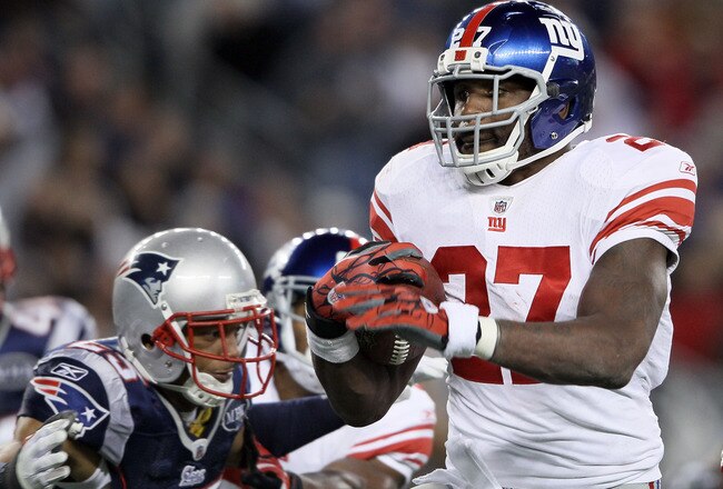 FOXBORO, MA - NOVEMBER 06:  Brandon Jacobs #27 of the New York Giants carries the ball in for a touchdown in the third quarter against the New England Patriots on November 6, 2011 at Gillette Stadium in Foxboro, Massachusetts.  (Photo by Elsa/Getty Images)