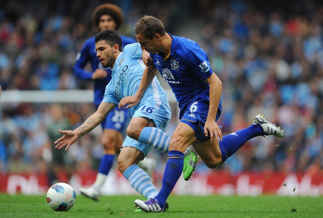 MANCHESTER, ENGLAND - SEPTEMBER 24:  Sergio Aguero of Manchester City in action with Phil Jagielka of Everton during the Barclays Premier League match between Manchester City and Everton at the Etihad Stadium on September 24, 2011 in Manchester, England.  (Photo by Michael Regan/Getty Images)