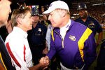 BATON ROUGE, LA - NOVEMBER 08:  Head Coach Nick Saban of the Alabama Crimson Tide is congratulated by head coach Les Miles of the Louisiana State University Tigers after the Tide defeated the Tigers 27-21 in overtime on November 11, 2008 at Tiger Stadium in Baton Rouge, Louisiana.  (Photo by Chris Graythen/Getty Images)