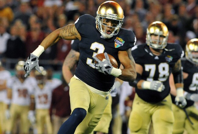 ORLANDO, FL - DECEMBER 29: Wide receiver Michael Floyd #3 of the Notre Dame Fight Irish runs upfield against the Florida State Seminoles in the Champs Sports Bowl December 29, 2011 at the Florida Citrus Bowl in Orlando, Florida.  FSU won 18 - 14. (Photo by Al Messerschmidt/Getty Images)