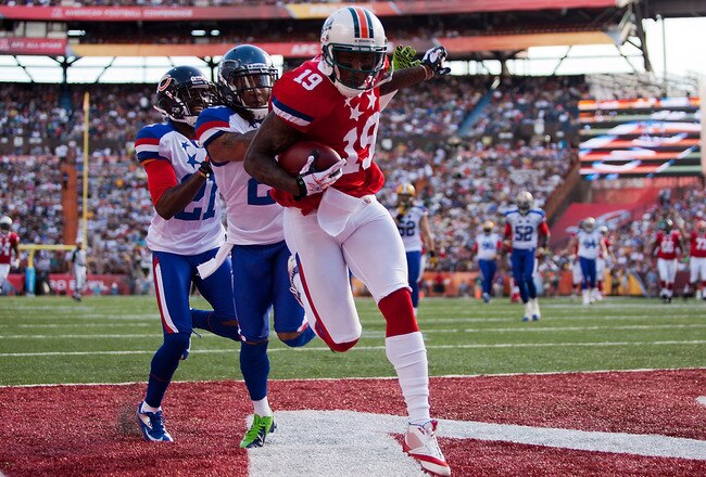 HONOLULU, HI - JANUARY 29:  Brandon Marshall #19 of the Miami Dolphins scores a touchdown during the second quarter of the 2012 NFL Pro Bowl against the NFC team at Aloha Stadium on January 29, 2012 in Honolulu, Hawaii.  (Photo by Kent Nishimura/Getty Images)
