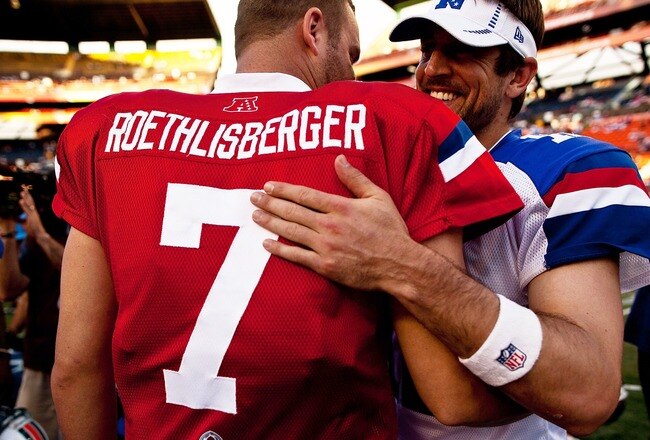HONOLULU, HI - JANUARY 29:  Aaron Rodgers #12 of the Green Bay Packers congratulates Ben Roethlisberger #7 of the Pittsburg Steelers after the NFL Pro Bowl at Aloha Stadium on January 29, 2012 in Honolulu, Hawaii.  (Photo by Kent Nishimura/Getty Images)