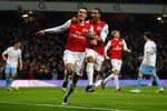 LONDON, ENGLAND - JANUARY 29:  Robin van Persie of Arsenal (L) celebrates with Theo Walcott as he scores their third goal from the penalty spot during the FA Cup with Budweiser Fourth Round match between Arsenal and Aston Villa at Emirates Stadium on January 29, 2012 in London, England.  (Photo by Paul Gilham/Getty Images)