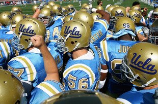 PASADENA, CA - SEPTEMBER 20:  The UCLA Bruins huddle up during warm ups to the college football game against the Arizona Wildcats at the Rose Bowl on September 20, 2008 in Pasadena, California.  (Photo by Christian Petersen/Getty Images)