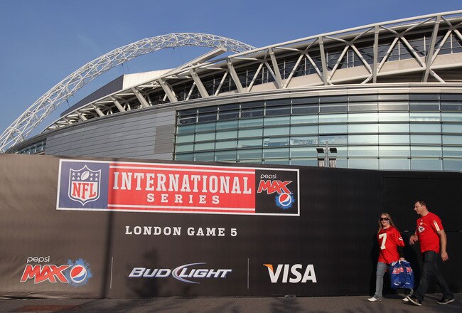 LONDON, ENGLAND - OCTOBER 23:  NFL fans arrive at Wembley prior to the NFL International Series match between Chicago Bears and Tampa Bay Buccaneers at Wembley Stadium on October 23, 2011 in London, England. This is the fifth occasion where a regular season NFL match has been played in London.  (Photo by Streeter Lecka/Getty Images)