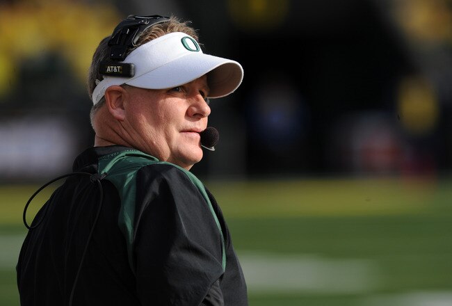 EUGENE, OR - OCTOBER 29: Head coach Chip Kelly of the Oregon Ducks looks on from the sidelines in the third quarter of the game against the Washington State Cougars at Autzen Stadium on October 29, 2011 in Eugene, Oregon. Oregon won the game 43-28.(Photo by Steve Dykes/Getty Images)