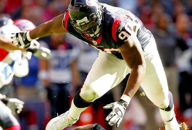 HOUSTON - NOVEMBER 19:  Defensive end Mario Williams #90 of the Houston Texans leaps an offensive tackle on Jason Peters #71 of the Buffalo Bills at Reliant Stadium November 19, 2006 in Houston, Texas. The Bills won 24-21.  (Photo by Stephen Dunn/Getty Images)