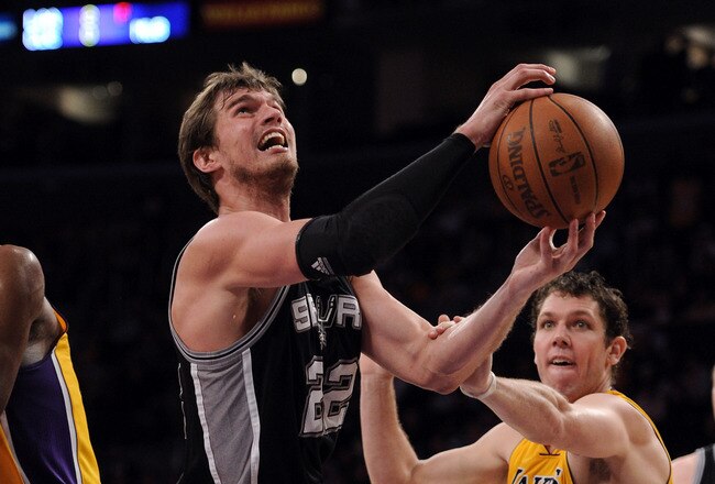 LOS ANGELES, CA - APRIL 12:  Tiago Splitter #22 of the San Antonio Spurs grabs a rebound between Luke Walton #4 and Lamar Odom #7 of the Los Angeles Lakers at Staples Center on April 12, 2011 in Los Angeles, California.  NOTE TO USER: User expressly acknowledges and agrees that, by downloading and or using this photograph, User is consenting to the terms and conditions of the Getty Images License Agreement.  (Photo by Harry How/Getty Images)