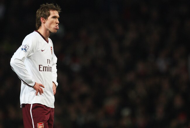 MANCHESTER, UNITED KINGDOM - FEBRUARY 16:  Aleksandr Hleb of Arsenal looks dejected during the FA Cup sponsored by E.ON 5th Round match between Manchester United and Arsenal at Old Trafford on February 16, 2008 in Manchester, England.  (Photo by Laurence Griffiths/Getty Images)