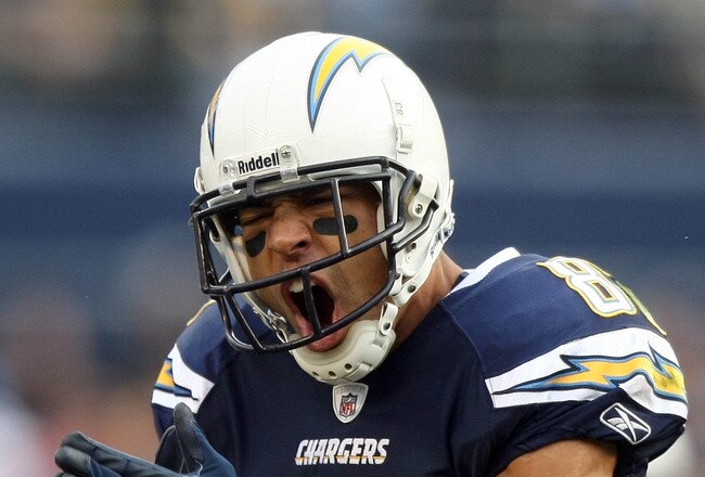 SAN DIEGO, CA - DECEMBER 11:  Wide Receiver Vincent Jackson #83 of the San Diego Chargers celebrates a catch against the Buffalo Bills during their NFL Game on December 11, 2011 at Qualcomm Stadium in San Diego, California. (Photo by Donald Miralle/Getty Images)