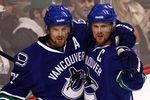 Daniel-sedin-henrik-sedin-2010-10-11-23-20-20_crop_150x100