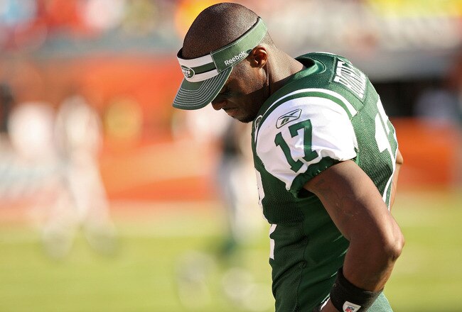 MIAMI GARDENS, FL - JANUARY 01:  Plaxico Burress #17 of the New York Jets looks on during a game against the Miami Dolphins at Sun Life Stadium on January 1, 2012 in Miami Gardens, Florida.  (Photo by Mike Ehrmann/Getty Images)