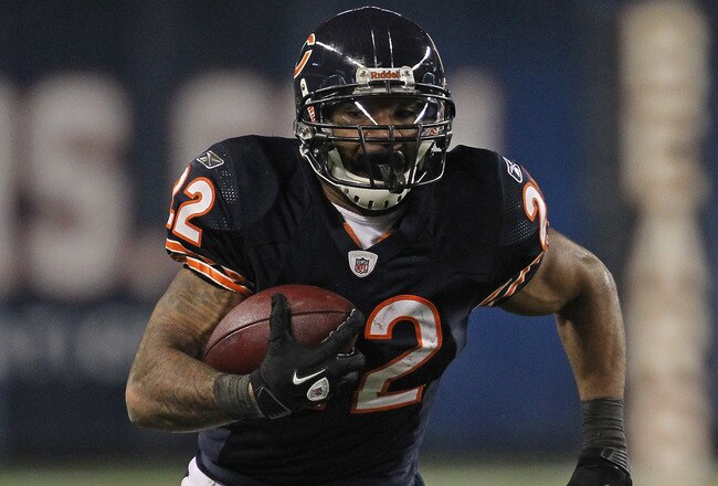 CHICAGO, IL - NOVEMBER 20:  Matt Forte #22 of the Chicago Bears runs against the San Diego Chargers at Soldier Field on November 20, 2011 in Chicago, Illinois. The Bears defeated the Chargers 31-20.  (Photo by Jonathan Daniel/Getty Images)