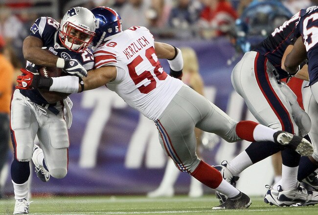 FOXBORO, MA - SEPTEMBER 01:  Mark Herzlich #58 of the New York Giants tackles Shane Vereen #29 of the New England Patriots  on September 1, 2011 at Gillette Stadium in Foxboro, Massachusetts.  (Photo by Elsa/Getty Images)
