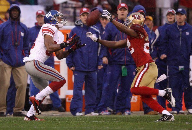 SAN FRANCISCO, CA - JANUARY 22:  Victor Cruz #80 of the New York Giants makes a catch in the second quarter against Carlos Rogers #22 of the San Francisco 49ers during the NFC Championship Game at Candlestick Park on January 22, 2012 in San Francisco, California.  (Photo by Ezra Shaw/Getty Images)