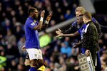 LIVERPOOL, ENGLAND - JANUARY 21:  Louis Saha of Everton is substituted during the Barclays Premier League match between Everton and Blackburn Rovers at Goodison Park on January 21, 2012 in Liverpool, England.  (Photo by Scott Heavey/Getty Images)