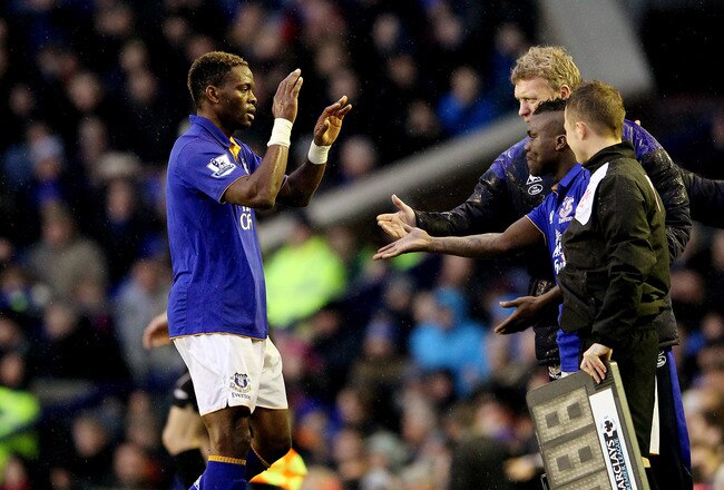 LIVERPOOL, ENGLAND - JANUARY 21:  Louis Saha of Everton is substituted during the Barclays Premier League match between Everton and Blackburn Rovers at Goodison Park on January 21, 2012 in Liverpool, England.  (Photo by Scott Heavey/Getty Images)