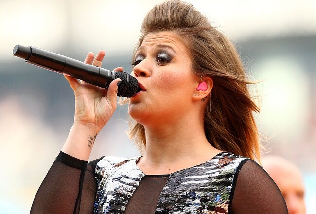 SYDNEY, AUSTRALIA - OCTOBER 02:  Kelly Clarkson performs before the 2011 NRL Grand Final match between the Manly Warringah Sea Eagles and the Warriors at ANZ Stadium on October 2, 2011 in Sydney, Australia.  (Photo by Mark Nolan/Getty Images)