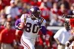 28 Oct 2001:  Cris Carter of the Minnesota Vikings carries the ball against the Tampa Bay Buccaneers during the game at Raymond James Stadium in Tampa, Florida. The Buccaneers won 41-14. DIGITAL IMAGE. Mandatory Credit: Andy Lyons/Allsport