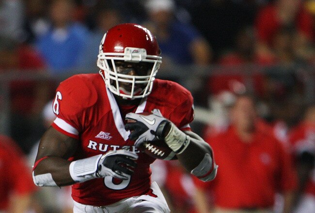 NEW BRUNSWICK, NJ - SEPTEMBER 02:  Mohamed Sanu #6 of the Rutgers Scarlet Knights runs the ball against the Norfolk State Spartans at Rutgers Stadium on September 2, 2010 in New Brunswick, New Jersey. The Scarlet Knights beat the Spartans 31 - 0.  (Photo by Andrew Burton/Getty Images)