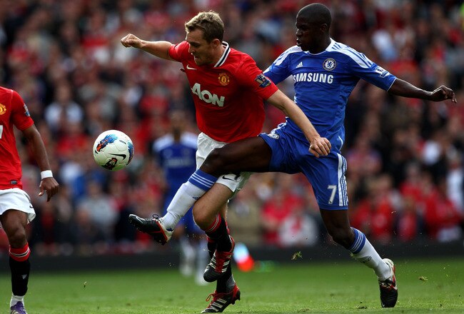 MANCHESTER, ENGLAND - SEPTEMBER 18:  Darren Fletcher of Manchester United tangles with Ramires of Chelsea during the Barclays Premier League match between Manchester United and Chelsea at Old Trafford on September 18, 2011 in Manchester, England. (Photo by Clive Brunskill/Getty Images)