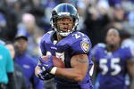 BALTIMORE, MD - DECEMBER 24:  Ray Rice #27 of the Baltimore Ravens hauls in a pass for a touchdown against the Cleveland Browns at M&T Bank Stadium on December 24. 2011 in Baltimore, Maryland. The Ravens lead the Browns 17-0 at the half. (Photo by Larry French/Getty Images)