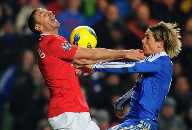 LONDON, ENGLAND - FEBRUARY 05:  Fernando Torres of Chelsea battles with Rio Ferdinand of Manchester United during the Barclays Premier League match between Chelsea and Manchester United at Stamford Bridge on February 5, 2012 in London, England.  (Photo by Mike Hewitt/Getty Images)