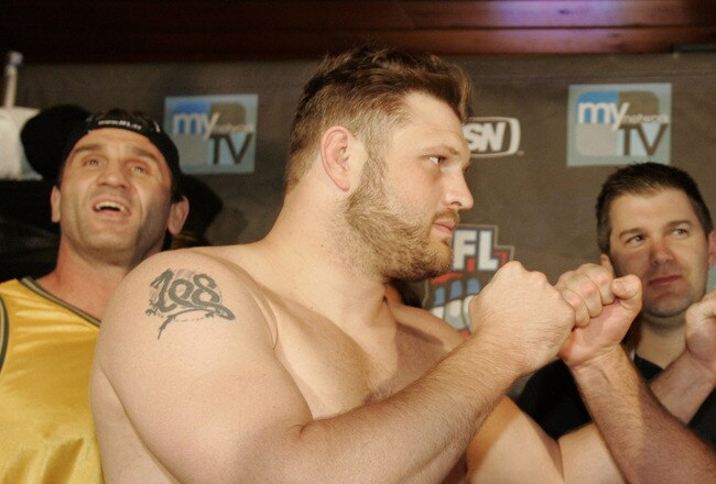 DAVENPORT, IA - APRIL 06:  Roy Nelson (R) of the Lions and Ben Rothwell of the Silverbacks face off during the IFL weigh-in on April 6, 2007 at Hooters in Davenport, Iowa.  (Photo by Brian Bahr/Getty Images)