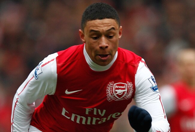 LONDON, ENGLAND - FEBRUARY 04: Alex Oxlade-Chamberlain of Arsenal in action during the Barclays Premier League match between Arsenal and Blackburn Rovers at Emirates Stadium on February 4, 2012 in London, England.  (Photo by Paul Gilham/Getty Images)
