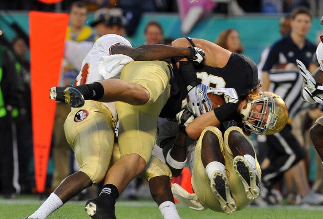 ORLANDO, FL - DECEMBER 29: Tight end Tyler Eifert #80 of the Notre Dame Fight Irish runs upfield with a pass against the Florida State Seminoles in the Champs Sports Bowl December 29, 2011 at the Florida Citrus Bowl in Orlando, Florida.  FSU won 21 - 7. (Photo by Al Messerschmidt/Getty Images)