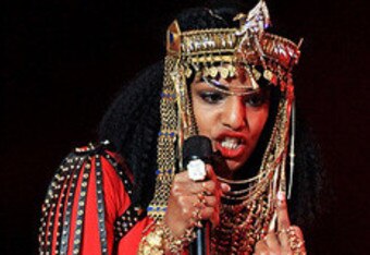 Mia-middle-finger-2012-02-05-300x300_original_crop_340x234