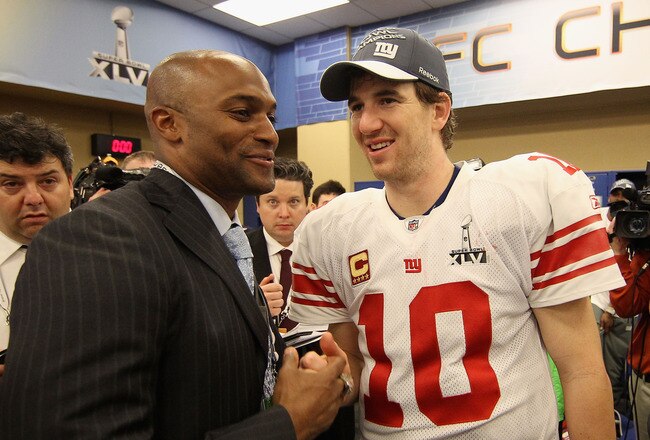 INDIANAPOLIS, IN - FEBRUARY 05:  Quarterback Eli Manning #10 of the New York Giants celebrates with  Amani Toomer after the Giants defeated the Patriots by a score of 21-17 in Super Bowl XLVI at Lucas Oil Stadium on February 5, 2012 in Indianapolis, Indiana.  (Photo by Ezra Shaw/Getty Images)