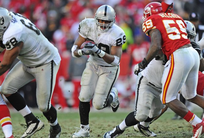 KANSAS CITY, MO - DECEMBER 24:  Running back Michael Bush #29 of the Oakland Raiders rushes up field against the Kansas City Chiefs during overtime on December 24, 2011 at Arrowhead Stadium in Kansas City, Missouri.  Oakland defeated Kansas City 16-13 in overtime.  (Photo by Peter Aiken/Getty Images)
