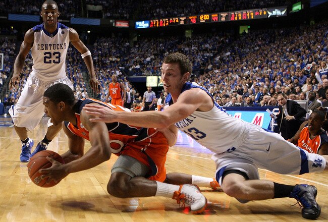 LEXINGTON, KY - JANUARY 21: Michael Porter #13 of the Kentucky Wildcats dives for the ball controlled by Frankie Sullivan #20 of the Auburn Tigers during the SEC game at Rupp Arena on January 21, 2009 in Lexington, Kentucky. Kentucky won 73-64.  (Photo by Andy Lyons/Getty Images)