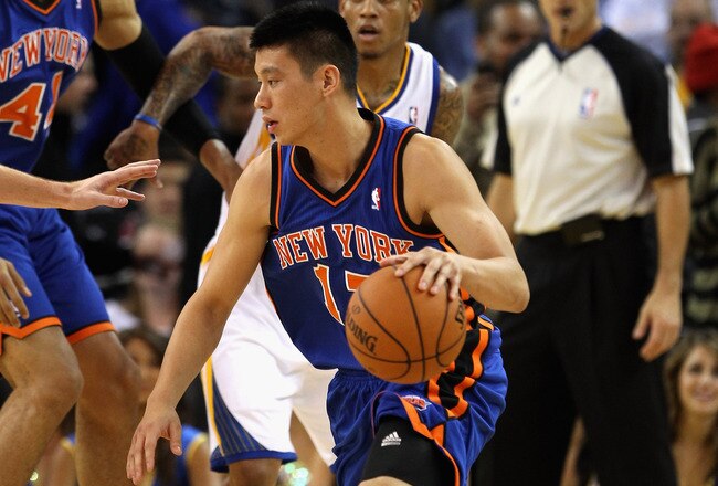 OAKLAND, CA - DECEMBER 28:  Jeremy Lin #17 of the New York Knicks in action against the Golden State Warriors at Oracle Arena on December 28, 2011 in Oakland, California.  NOTE TO USER: User expressly acknowledges and agrees that, by downloading and or using this photograph, User is consenting to the terms and conditions of the Getty Images License Agreement.  (Photo by Ezra Shaw/Getty Images)