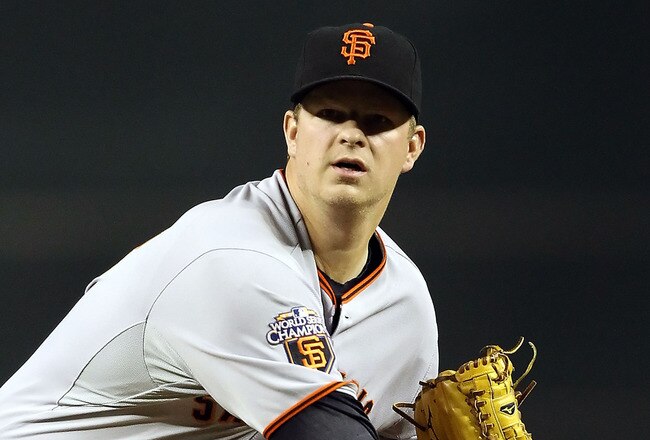 PHOENIX, AZ - SEPTEMBER 23:  Starting pitcher Matt Cain #18 of the San Francisco Giants pitches against the Arizona Diamondbacks during the Major League Baseball game at Chase Field on September 23, 2011 in Phoenix, Arizona.  (Photo by Christian Petersen/Getty Images)
