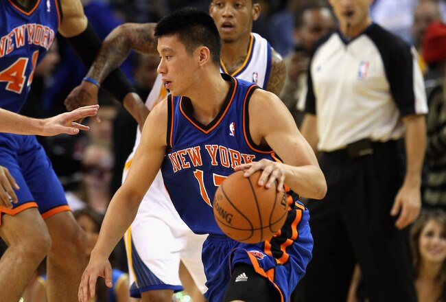 OAKLAND, CA - DECEMBER 28:  Jeremy Lin #17 of the New York Knicks in action against the Golden State Warriors at Oracle Arena on December 28, 2011 in Oakland, California.  NOTE TO USER: User expressly acknowledges and agrees that, by downloading and or using this photograph, User is consenting to the terms and conditions of the Getty Images License Agreement.  (Photo by Ezra Shaw/Getty Images)